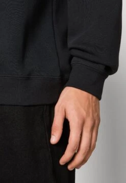 Converse Go To All Star Patch Crew Unisex - Sweatshirt - Black 11 Converse Go To All Star Patch Crew Unisex - Sweatshirt - Black -Converse Store 8e4c3344d1334207a89509a4c6843f1f