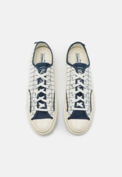 Converse Chuck 70 Unisex - Trainers - Egret/Navy/Ocean Retreat -Converse Store 8f3d2a05c7bf475b87cbffea1cd21f46