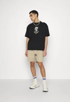 Converse Flower Friends - Print T-Shirt - Black -Converse Store 910711cd2b534e99821af3b7c5af5214