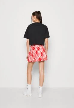 Converse Gran Z Boxy Tee - Print T-Shirt - Black -Converse Store 92b85086ced54d7f8dc105e0c17f8f8b