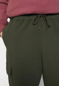 Converse Pant - Cargo Trousers - Forrest Shelter -Converse Store 9787fc24d2b04d19afad97639b98a4cf