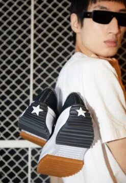 Converse Run Star Hike Unisex - Trainers - Black/White -Converse Store 98856575272c40568e4615578bfd67ee