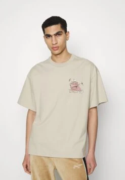 Converse Swamp Pals- Print T-Shirt - Beach Stone -Converse Store 9a24b3ef4cda462d96e9c9393bc82a7e