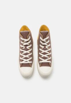 Converse Lugged 2.0 Unisex - High-Top Trainers - White/Brown -Converse Store 9bf42bd955b341e7a9ab7e1f97f2ab4e