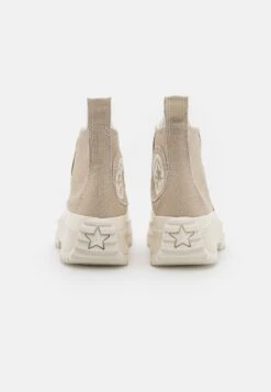 Converse Run Star Hike - High-Top Trainers 9 Converse Run Star Hike - High-Top Trainers -Converse Store a50b92331e6f46bbbe5fe126f33b0304