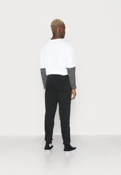 Converse Go To Embroidered Star Chevron Unisex - Tracksuit Bottoms - Black -Converse Store a8d412e2de2c46118fde7c4ab9a6a80e