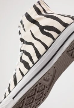 Converse Chuck Taylor All Star - High-Top Trainers - Black/White -Converse Store a9d37c25b32c4ac78ee7954201abe357