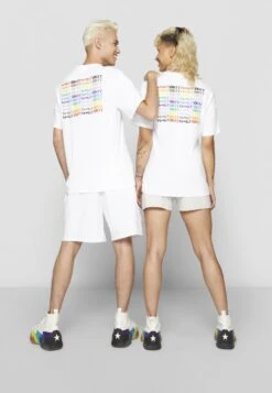 Converse Pride Family And Unity Tee Unisex - Print T-Shirt - White -Converse Store adbcbc3fb3884c0fbe90cce35abaae7a
