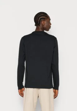 Converse Embroidered Star Chevron Long Sleeve Tee Unisex - Long Sleeved Top - Black -Converse Store aea79cdcba33425883f156271ac13cb2