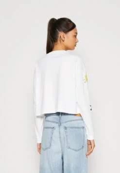 Converse Floral Long Sleeve Crew - Long Sleeved Top - White -Converse Store b6e78a73bfbe46bf9cbf66d22850642c