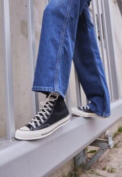 Converse CHUCK 70 - High-top Trainers - White Garnet Egret -Converse Store b7980f503c704dceba9e8d7a230eba66