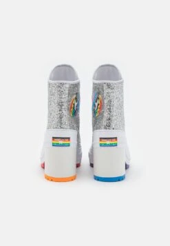 Converse Uplift Pride - High-Top Trainers - Silver/Red/Court Purple -Converse Store bf5e9d02b4ac46c08f8f42c89af52e91