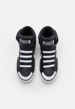 Converse Pro Blaze Strap Unisex - High-Top Trainers - Black/White 9 Converse Pro Blaze Strap Unisex - High-Top Trainers - Black/White -Converse Store c14b00f7d3b241c38884fb0b5a51c3e9