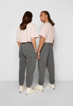 Converse Chuck Taylor Sneaker Patch Sweatpant Unisex - Tracksuit Bottoms - Black -Converse Store c6339c80d0f64a0b9ce3e8e83b41c056