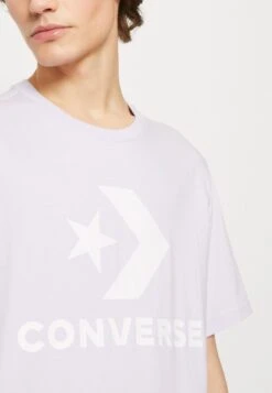 Converse Go To Star Chevron Unisex - Print T-Shirt - Vapor Violet -Converse Store c9b3152192624ed48f9f3599d916c3e9