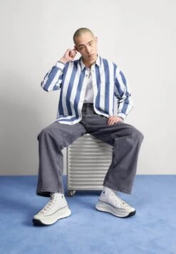 Converse Chuck 70 Future Comfort Unisex - High-Top Trainers - Vintage White/Egret/Black -Converse Store caaf6bf59ed340ad9346ff6e140e704e