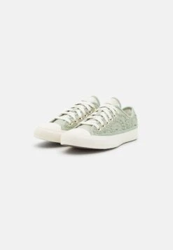 Converse Chuck Classic - Trainers -Converse Store cace57e86853473ebb1ea260f30c2977