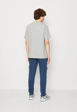 Converse Go To All Star Patch Logo Unisex - Print T-Shirt - Vintage Grey Heather -Converse Store d3450e144a2e43548b58f38399fa6434