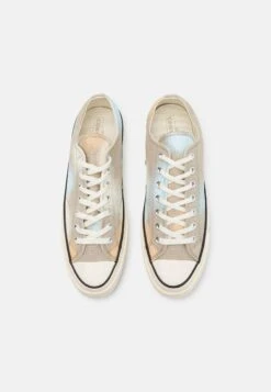 Converse Chuck 70 Spray Paint Unisex - Trainers - Beach Stone/Oat Milk/Aqua Mist -Converse Store d5c352fa88d7448bade44c126b5a55bc