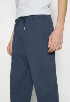 Converse Elevated Paneled Pant - Tracksuit Bottoms - Navy -Converse Store d91cb2acfa0e4ebb94f50610d22642f3