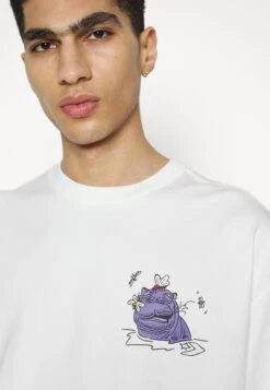 Converse Swamp Pals- Print T-Shirt - White -Converse Store dae06f7e7a7d44378de896245cea4c20