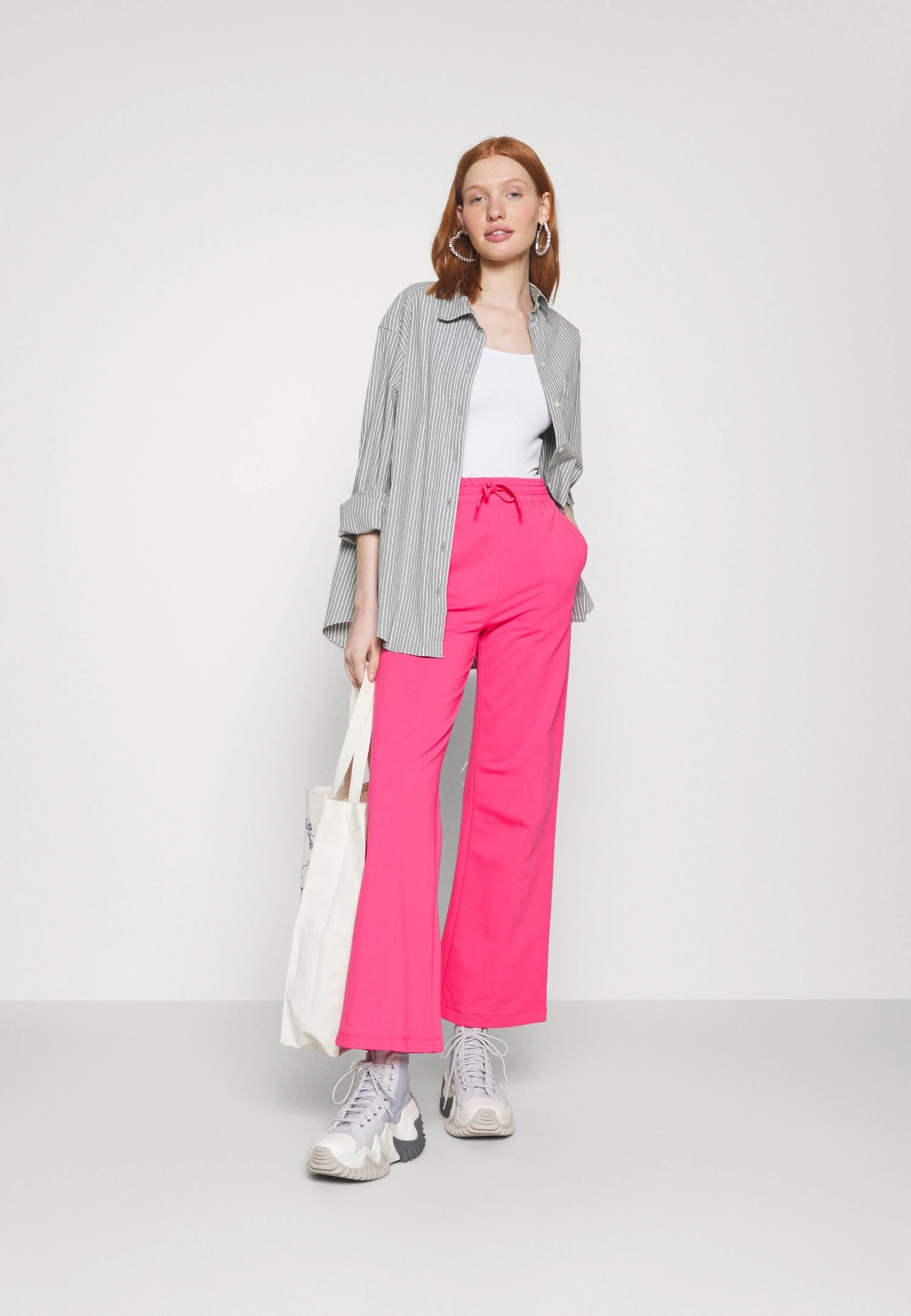 Converse Loose Pant - Tracksuit Bottoms - Astral Pink 2 Converse Loose Pant - Tracksuit Bottoms - Astral Pink - Image 2