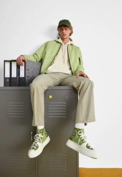 Converse Chuck Taylor All Star Construct Summer Utility Unisex - High-Top Trainers - Grassy/Vintage White -Converse Store de3f4c15fcb84fcd81cf4f51cf7243b3