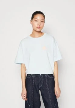 Converse Chuck Taylor Oversized - Print T-Shirt - Aqua Mist -Converse Store e50fed16036c4f10bd38712b75a2ba24