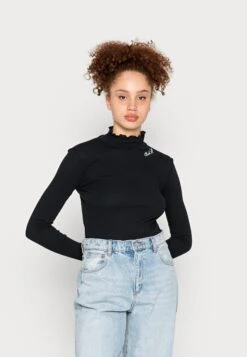 Converse Long Sleeve - Long Sleeved Top