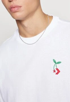 Converse Star Chevron Cherry Unisex - Basic T-Shirt - White 15 Converse Star Chevron Cherry Unisex - Basic T-Shirt - White -Converse Store eda6113c42f94ef781189102ccb4b6f0