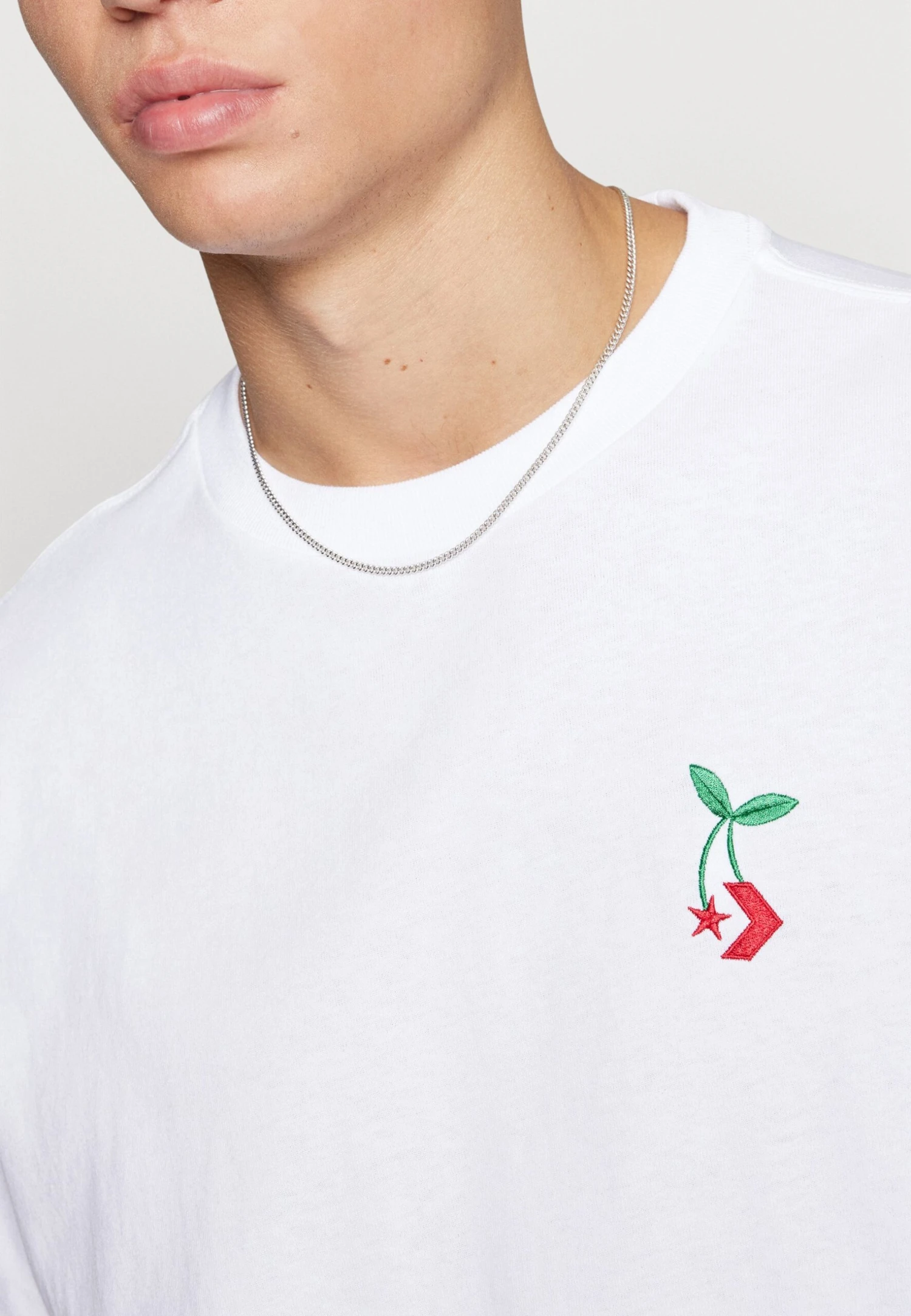 Converse Star Chevron Cherry Unisex - Basic T-Shirt - White 8 Converse Star Chevron Cherry Unisex - Basic T-Shirt - White - Image 8