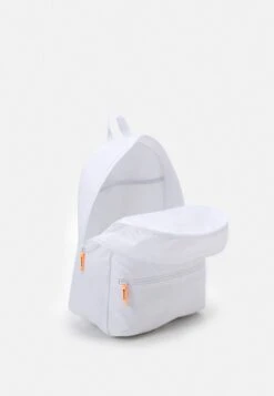 Converse CHUCK PATCH BACKPACK - Rucksack - White 10 Converse CHUCK PATCH BACKPACK - Rucksack - White -Converse Store ee4af794154547678bab92edb56ae252