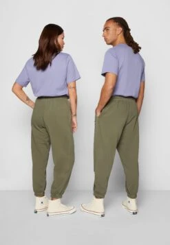 Converse Chuck Taylor Sneaker Patch Sweatpant Unisex - Tracksuit Bottoms - Olive -Converse Store f27f99949aa94432bc3841d728905c0d