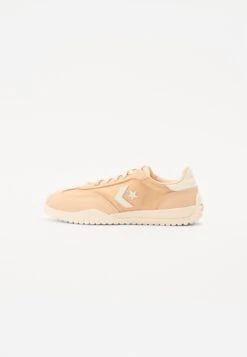 Converse RUN STAR TRAINER - Trainers - Coastal Dune/clay Court/natural Ivory