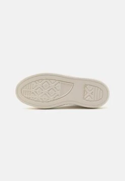 Converse Chuck Taylor All Star Cruise - High-Top Trainers - Off-White -Converse Store f33a2b28805248d4a3e9fb37634a2d96