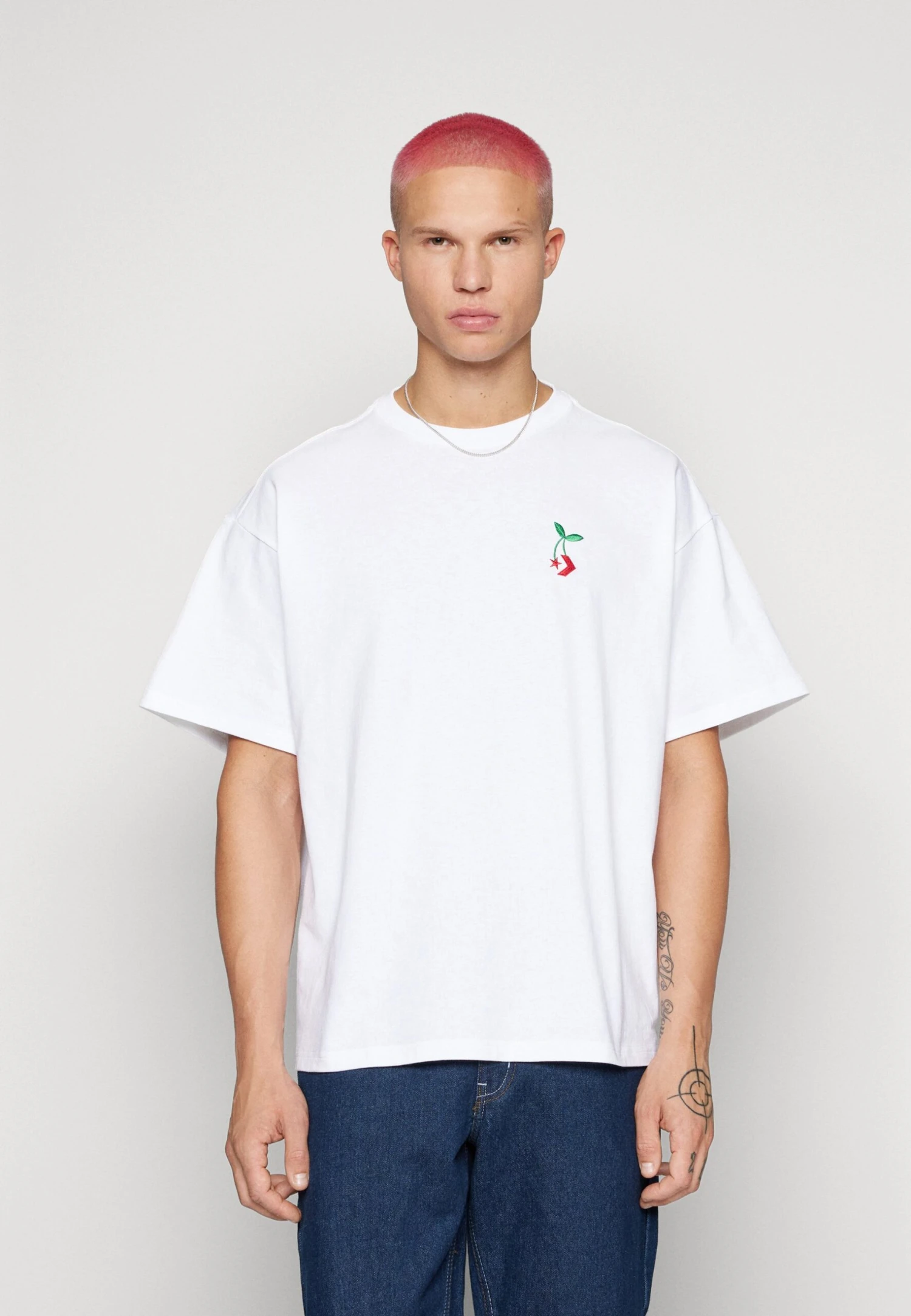 Converse Star Chevron Cherry Unisex - Basic T-Shirt - White 3 Converse Star Chevron Cherry Unisex - Basic T-Shirt - White - Image 3