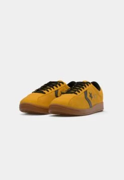 Converse CLASSIC TRAINER UNISEX - Trainers - Yellow/black -Converse Store f5ec053e816a4191b59c821a07f06769