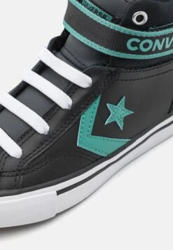Converse Pro Blaze Strap Easy On Varsity Club Unisex - High-Top Trainers - Black/Algae Coast/White 11 Converse Pro Blaze Strap Easy On Varsity Club Unisex - High-Top Trainers - Black/Algae Coast/White -Converse Store f7869ed5e35f45e282f68d619181cfac