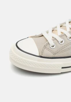 Converse Chuck 70 Spray Paint Unisex - Trainers - Beach Stone/Oat Milk/Aqua Mist -Converse Store f80bce8167154e43bd6f83824022323d