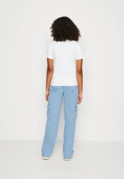 Converse Sneaker Short Sleeve - Print T-Shirt -Converse Store f935791afcd14ff88560a742739b6086