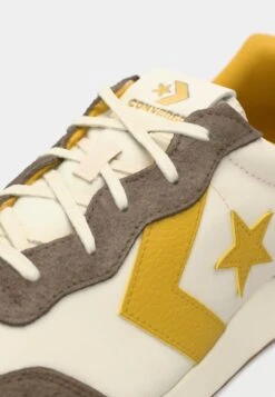 Converse OMEGA TRAINER UNISEX - Trainers - Egret/grounded/sunny Angle -Converse Store f9b35480747c45a18588823376851ce6